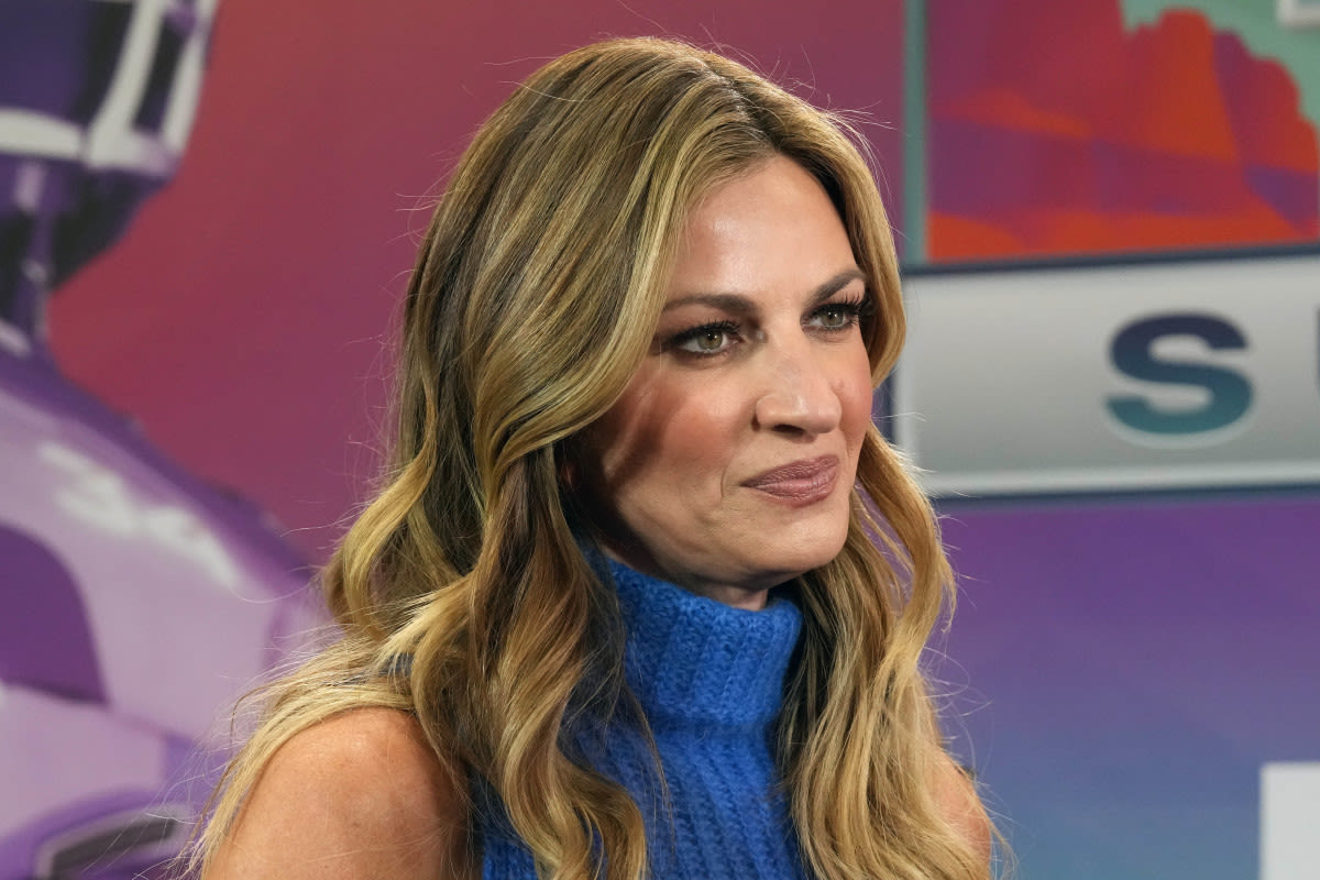 Erin Andrews on NHL Star's Girlfriend: 'She is So Hot'