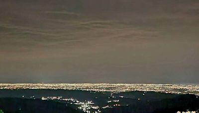 雨暫歇 台南山區賞螢遊客見清晰嘉南平原夜景