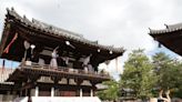 觀光客嗨翻了 奈良「撒團扇」時隔4年重新舉辦