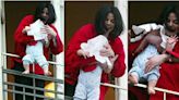 Qué pasó realmente el día en que Michael Jackson asomó a su hijo por el balcón de un hotel en Berlín