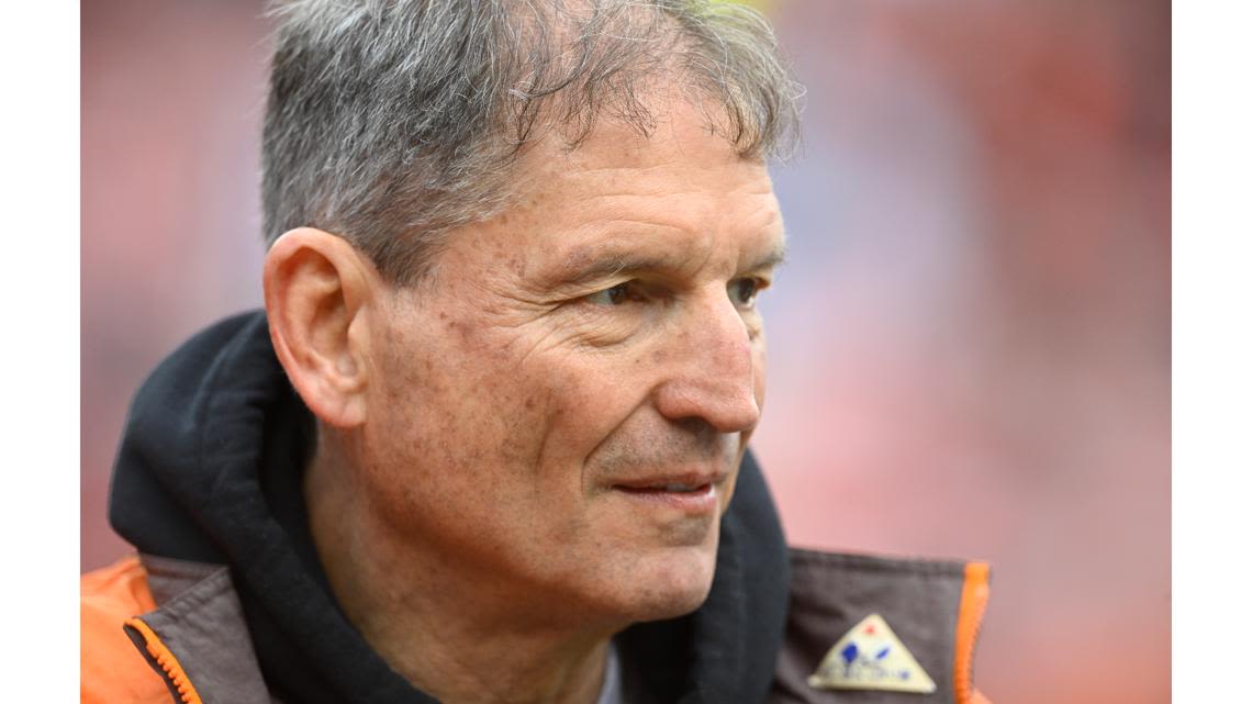 Former Cleveland Browns QB Bernie Kosar claims he was fired from radio job with team after being forced by media company to make ceremonial bet