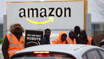 Amazon UK Workers Challenge Use of QR Codes for Quitting Union