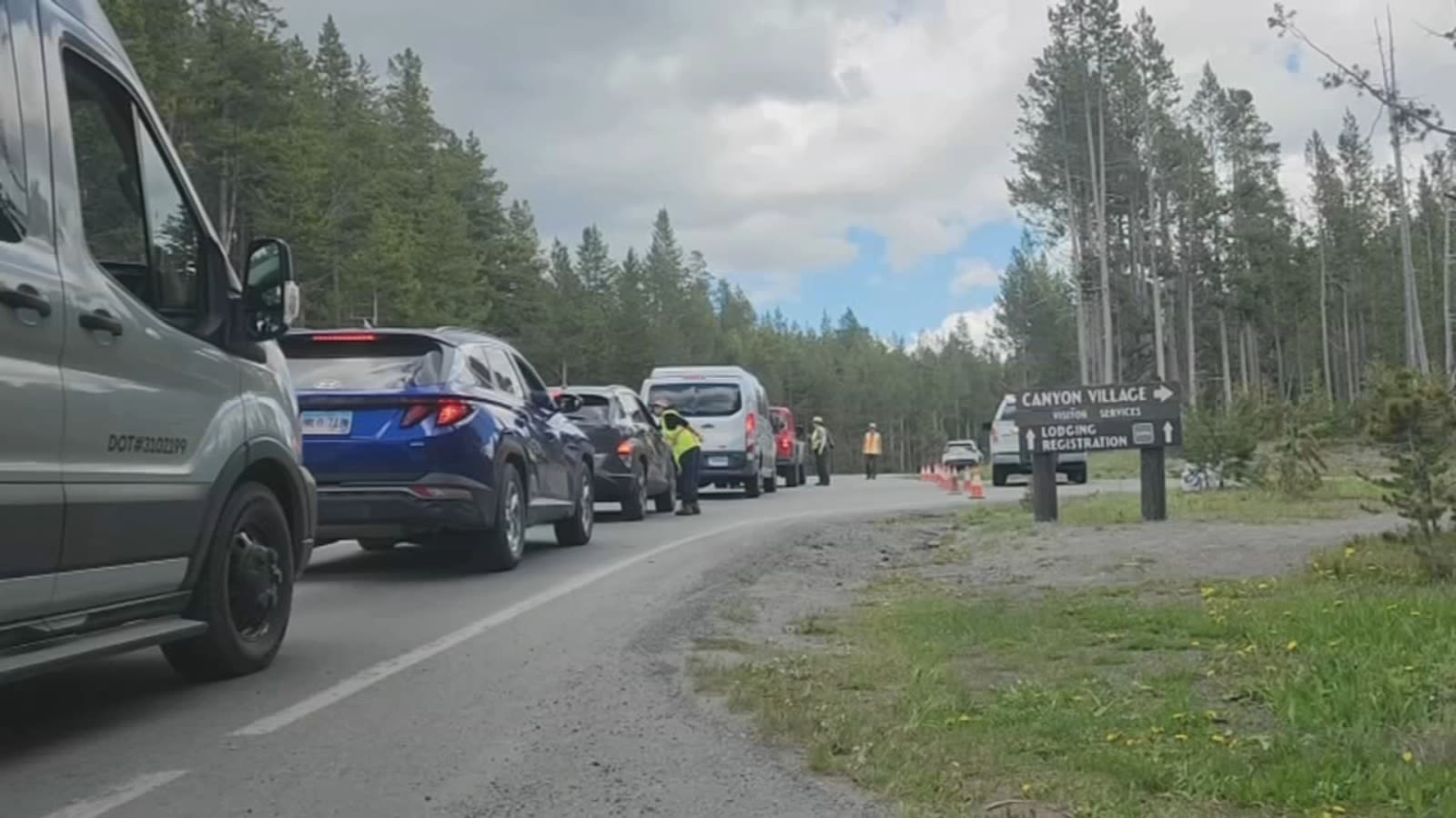 Suspect killed in shootout with Yellowstone park rangers after allegedly making threats; ranger hurt