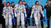 Por qué los trajes de los astronautas son blancos o naranjas