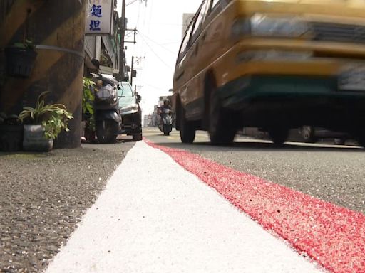 獨家／家門前突被劃「一紅一白」標線 居民怒：黑箱作業