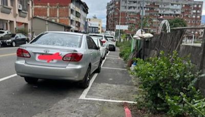 南投路邊車位「不再免費給停」！民眾驚見汽車「格格不入」 網曝一關鍵原因