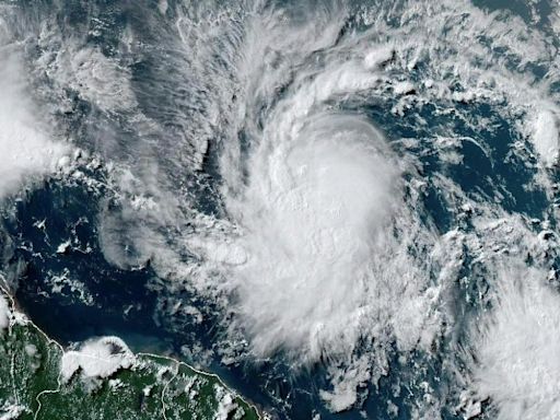 L'ouragan Béryl, "extrêmement dangereux", menace les Caraïbes