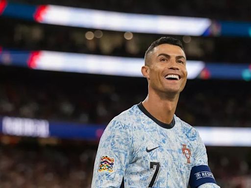 Cristiano Ronaldo aims subtle dig at Lionel Messi after Man United great marks new milestone