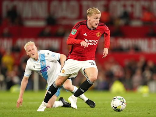 Is Manchester United's van de Beek heading for Spanish club? | ITV News