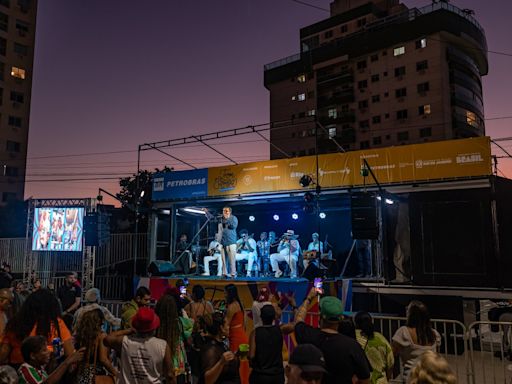 Trem do Samba pelas Estradas chega a Vila Isabel