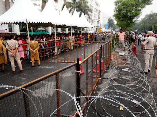 Amarnath Yatra: Third batch of over 6,600 pilgrims leaves Jammu base camp for Kashmir