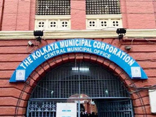 Kolkata Municipal Corporation starts dismantling ‘illegal’ pub in Park Street