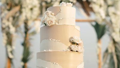 Professional Baker Says Bride Ordered $900 Ornate 3-Tier Wedding Cake, Then Demanded to Pay Only $50