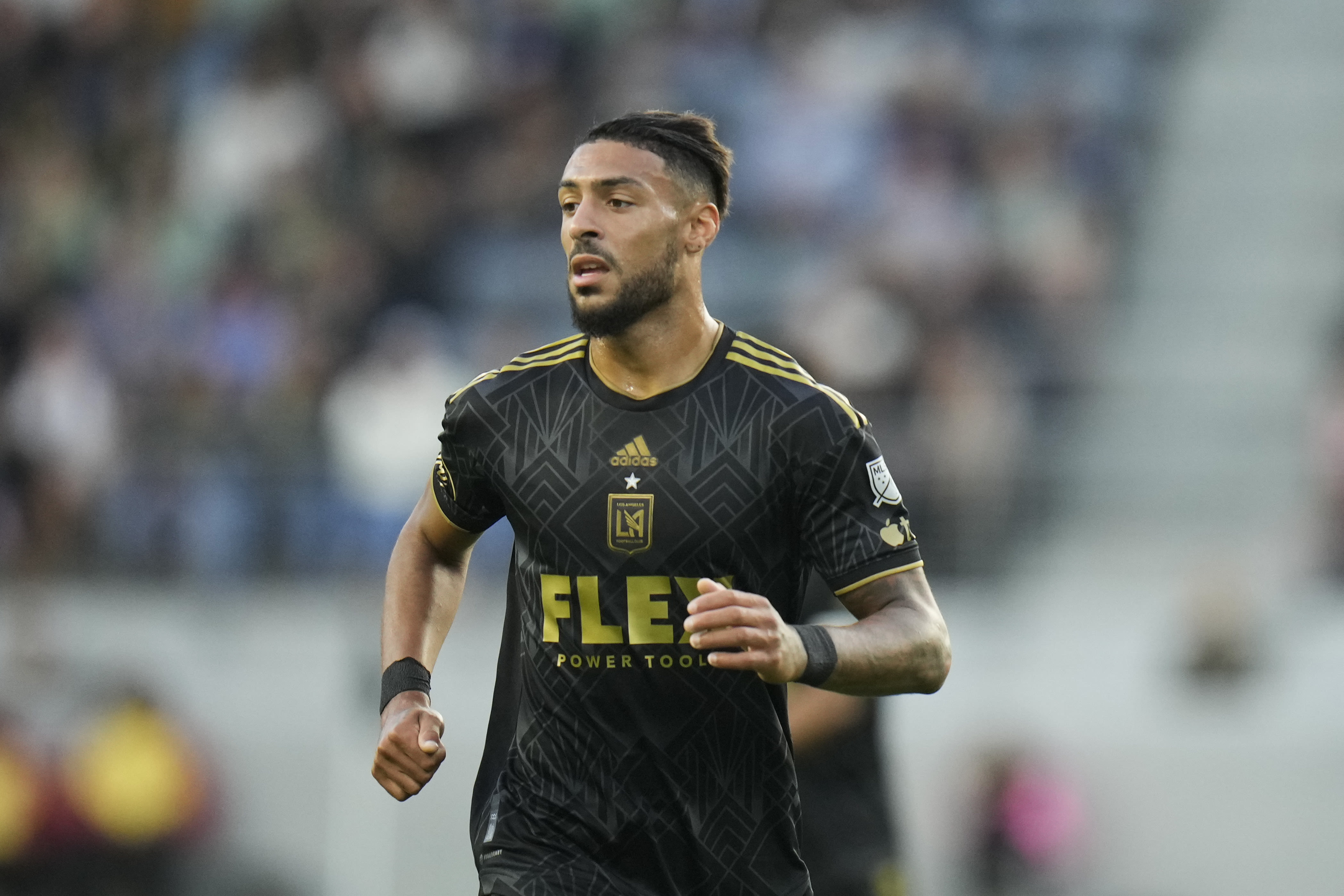 Denis Bouanga scores in stoppage time to lift LAFC past Portland