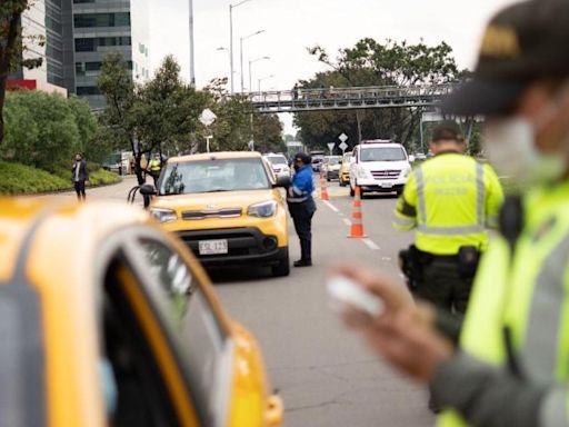 ¿Qué es el cupo de taxis por el que anda en paro ese gremio? Pagarlo vale mucha plata