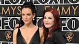 A un año de la muerte de Lisa Marie y tras las disputas legales, Priscilla Presley y Riley Keough se dejaron ver cómplices en los Emmy