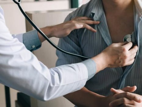 Record number of Quebec doctors left public system in last year | CBC News