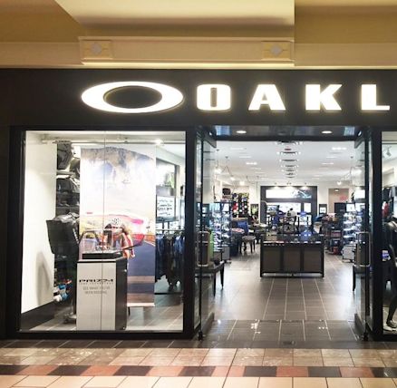 oakley la plaza mall