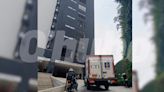 Dan detalles de cómo se desplomó ascensor de lujoso edificio en Medellín; una persona murió