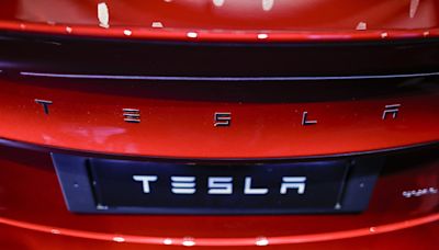 Musk anuncia que Tesla invertirá 500 millones para ampliar la red de carga de vehículos