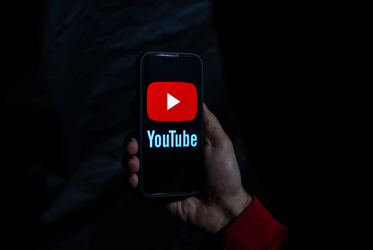 YouTube's algorithm more likely to recommend users right-wing and religious content, research finds