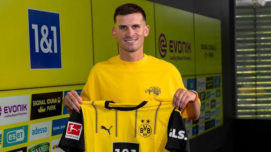 Brighton's Gross joins boyhood club Dortmund