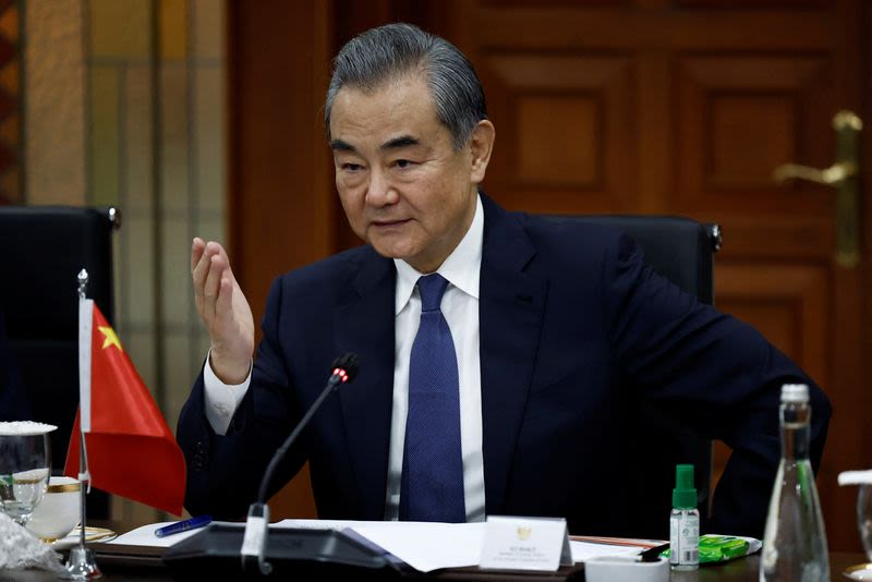 China's foreign minister says major powers should avoid rivalry in South Pacific