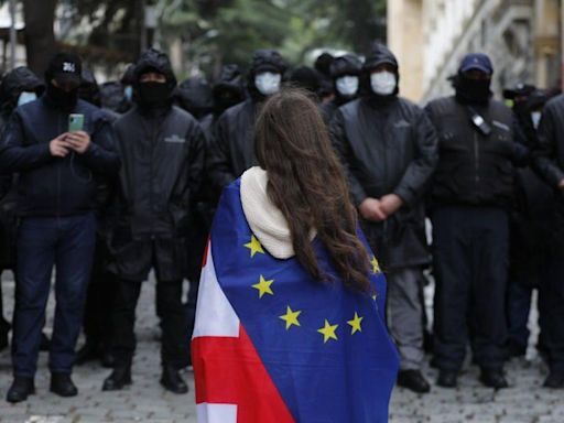 En qué consiste la polémica "ley rusa" que aprobó Georgia y provoca protestas masivas desde hace semanas