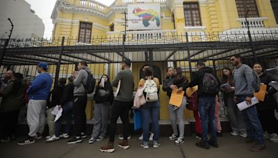 Cercado de Lima: caos en la embajada de Venezuela por orden de retiro de personal diplomático (FOTOS)