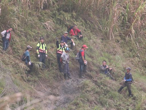 雲林中年男子阿里山公路墜崖 警消12天搜救尋獲冰泠遺體