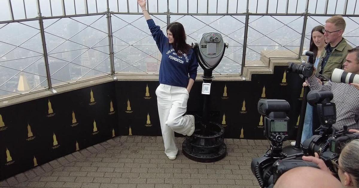 NY: Alexandra Daddario visits the Empire State Building - 53072294
