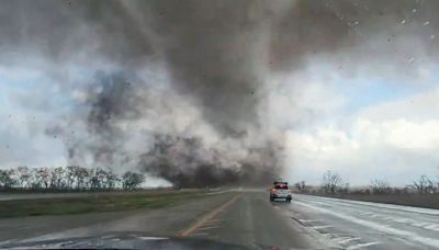 Emiten alerta por tornado en el sureste de Nebraska