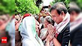 Assam CM Himanta Biswa Sarma visits relief camps in Kamrup district | Guwahati News - Times of India