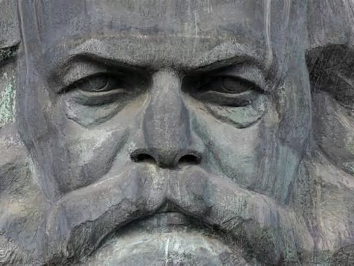 Mächtig, massig und inwendig marode? Das Karl-Marx-Monument in Chemnitz. Foto: IMAGO/Joerg Boethling