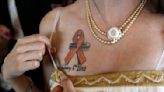 Diego Starópoli: tatúa los senos para esconder las heridas del cáncer