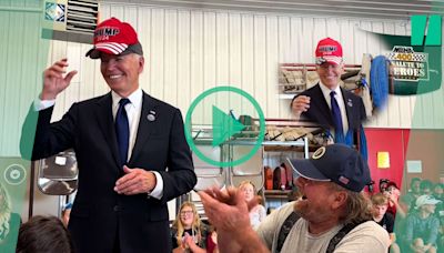 Joe Biden enfile une casquette pro-Donald Trump en Pennsylvanie, l’image étonnante