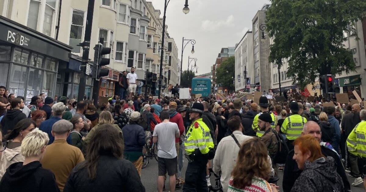 Amazing scenes in Brighton as thousands protect city from '5 or 6' protesters