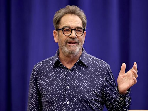 Huey Lewis Getting 'Curb'-Style TV Show