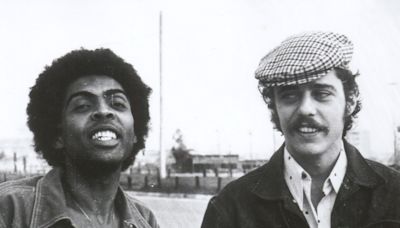 Gilberto Gil resgata fotos raras com Chico Buarque para lembrar aniversário