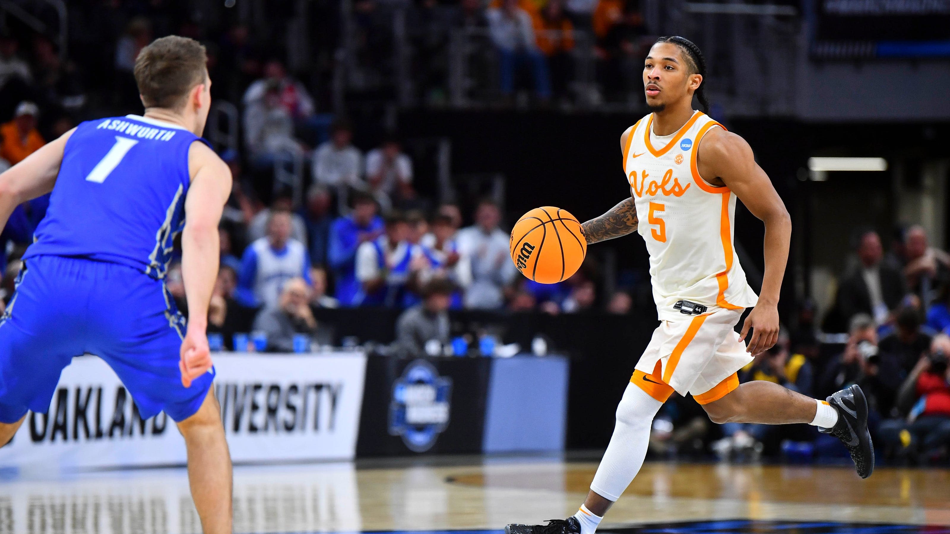 Tennessee basketball to face Miami in New York City in 2024 Jimmy V Classic