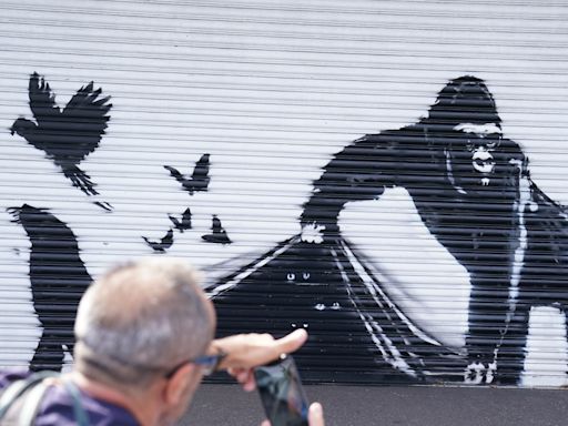 Banksy unveils ninth artwork at London Zoo