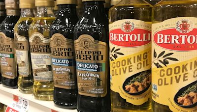 I Just Found Out Where The Worst Place To Store Olive Oil Is, And Everyone I Know Keeps It There