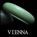 《A貨翡翠》【VIENNA】《手圍19/18mm版寬》緬甸玉/冰種唯美粉豆綠/玉鐲/手鐲+^055