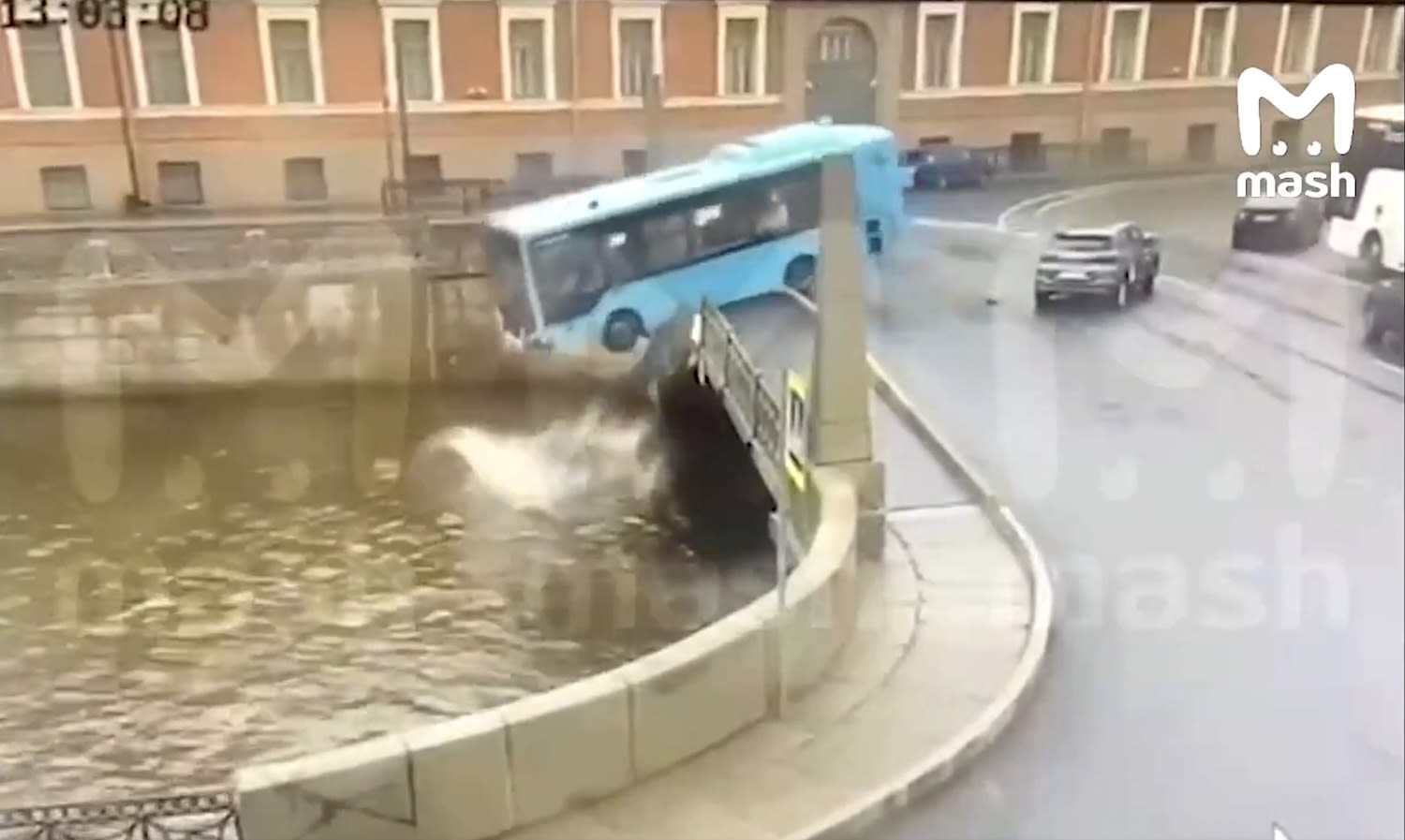 City bus carrying 20 passengers in St. Petersburg bizarrely veers and drives straight into river (video)