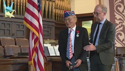 99-year-old war hero Enoch Kanaya honored in Chicago for role in liberating France