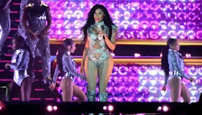 Nicki Minaj Sideeyes Holyrolling Fan During Pink Friday 2 World Tour’s Nashville Stop, ‘Praise God’