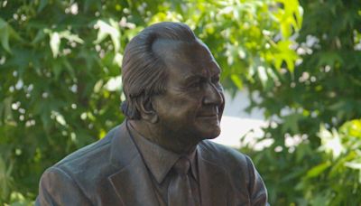 Louisville Muhammad Ali International Airport unveils new statue honoring J.D. Nichols