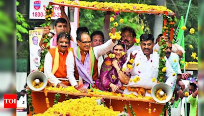 Shivraj gets a rousing welcome on 1st visit to state as Union minister | Bhopal News - Times of India