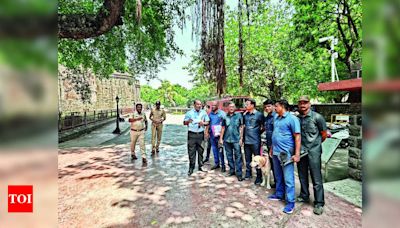 Shaniwarwada bomb hoax call from Beed | Pune News - Times of India