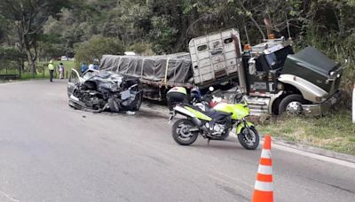 Aparatoso accidente de tractomula en la vía Bogotá - Girardot dejó dos heridos